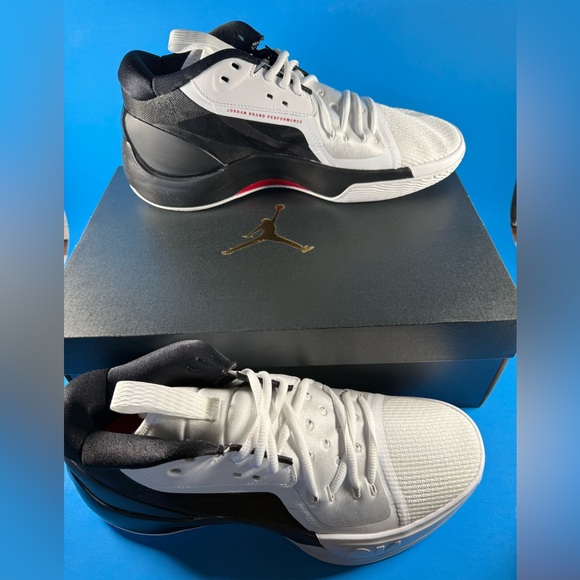 New Nike Jordan Zoom Separate. Black/ University Red-White Men's Size 10